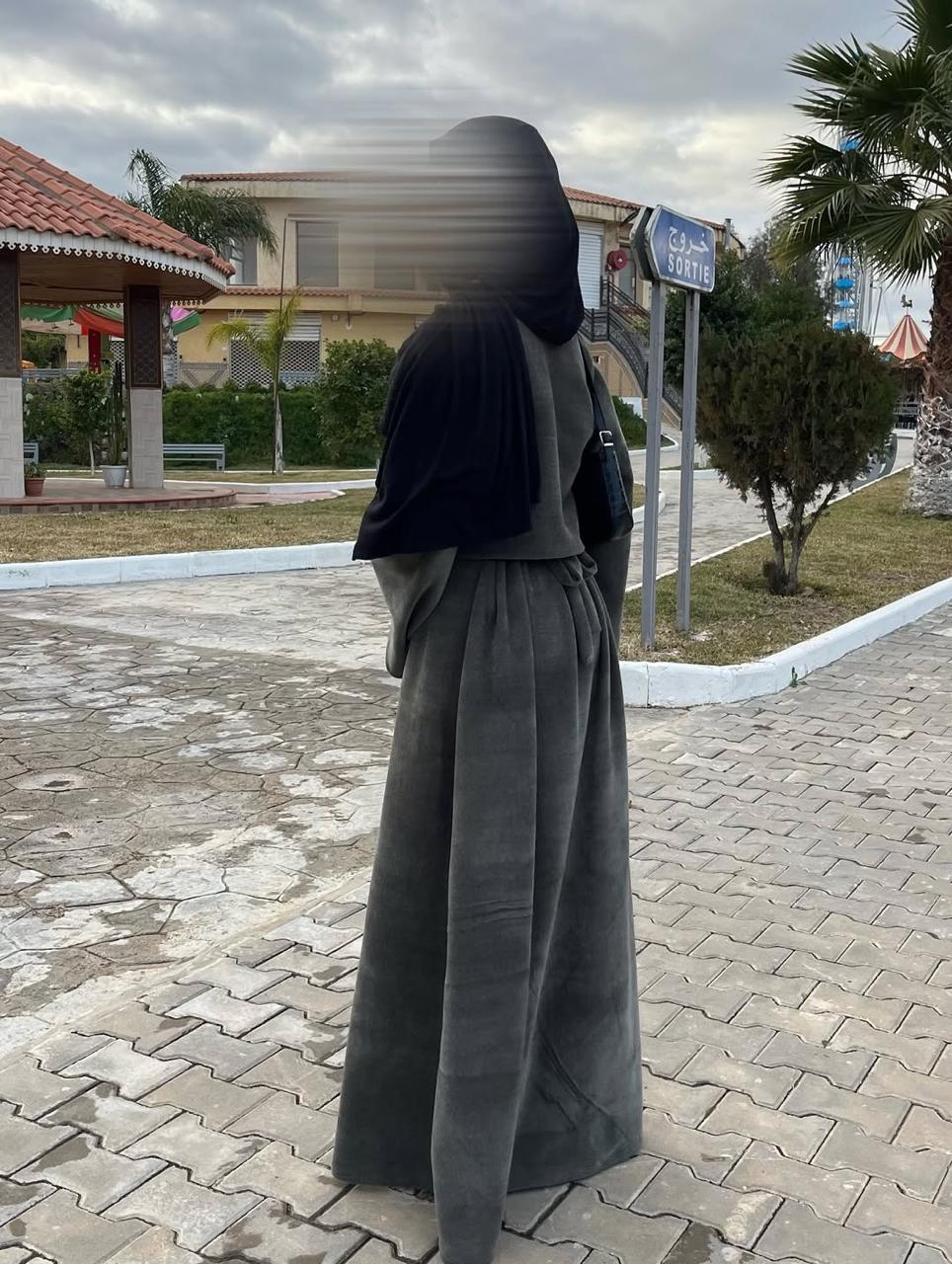 LINDA ROBE